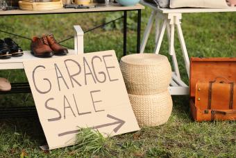 22 Hilarious Garage Sale Sign Ideas & Tips to Make a Great Sign